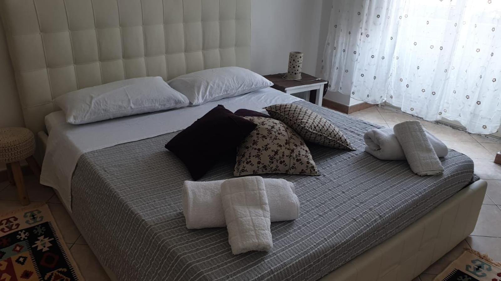 Casa Vacanze "Cortile Aquilone" คาตาเนีย ภายนอก รูปภาพ