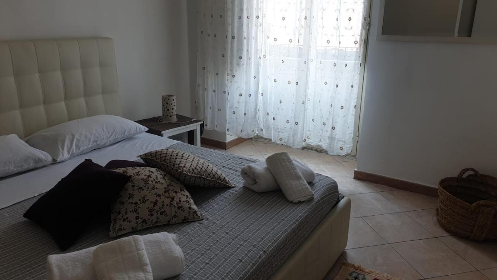 Casa Vacanze "Cortile Aquilone" คาตาเนีย ภายนอก รูปภาพ