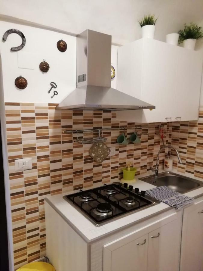 Casa Vacanze "Cortile Aquilone" คาตาเนีย ภายนอก รูปภาพ